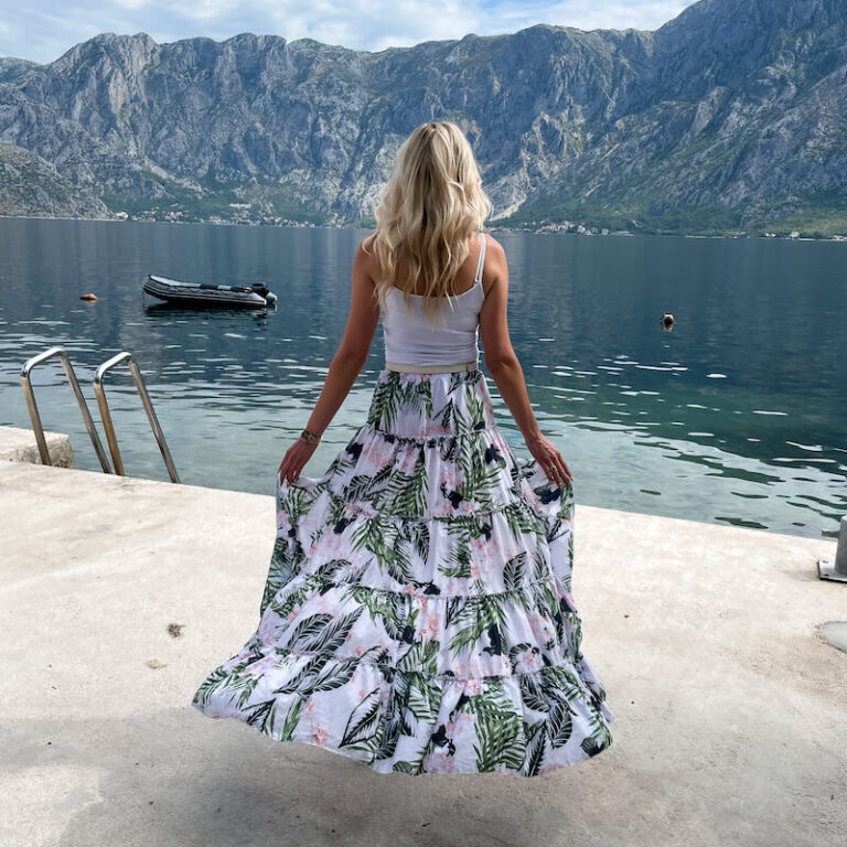 Spódnica boho o asymetrycznym kroju w tropikalny print