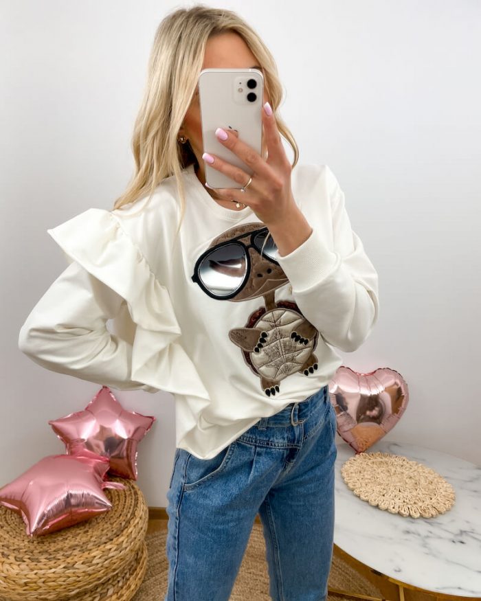 Bluza damska z elegancką falbaną i aplikacją żółwia w kolorze kremowym