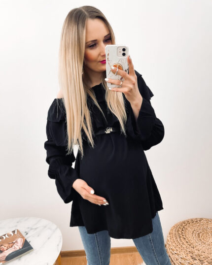 Czarna bluzka ciążowa hiszpanka prezentowana przez Kobietę w ciąży